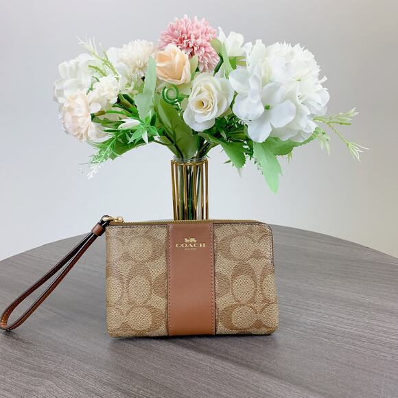 Coach CS602 Corner Zip Wristlet In Signature Canvas With Stripe - Picture 1 of 4